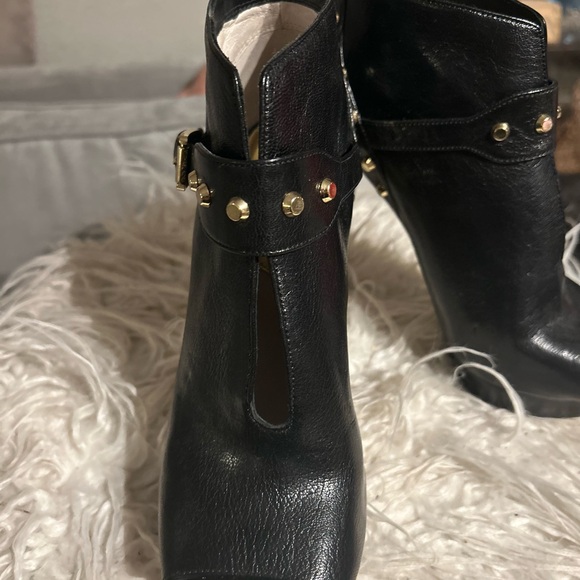 MK high heels, black leather with gold details 6”heels - Picture 5 of 11